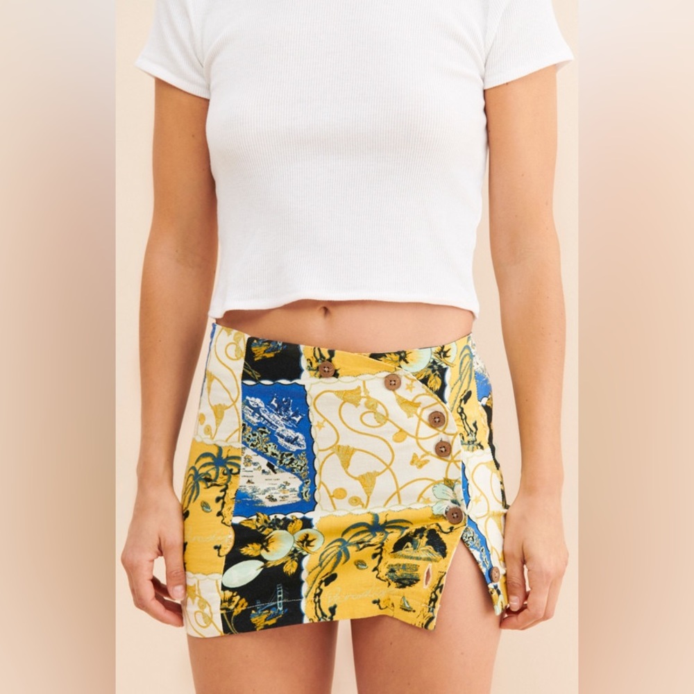 Urban outfitters Tina linen mini skirt 🏝️🌊